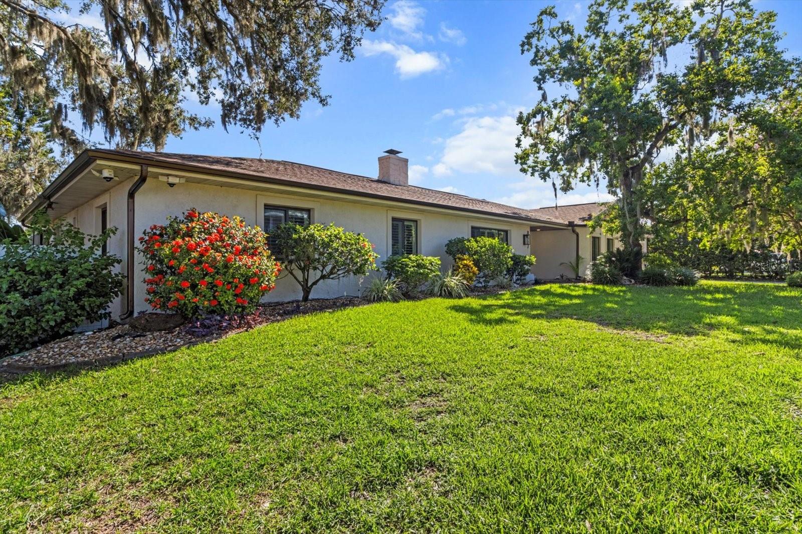 Listing photo id 52 for 827 Kings Bay Drive
