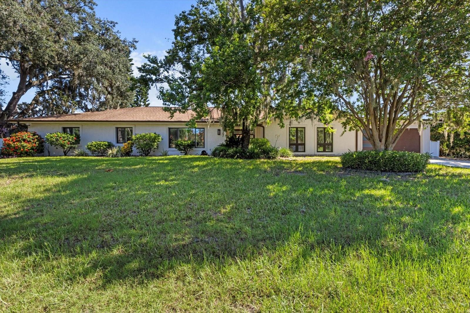 Listing photo id 53 for 827 Kings Bay Drive