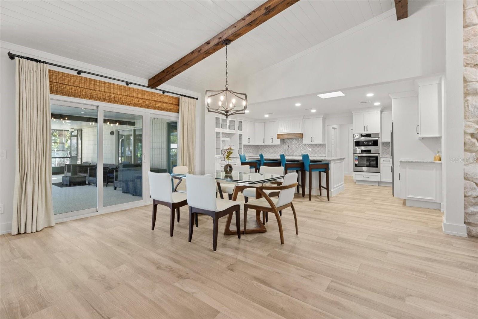 Listing photo id 5 for 827 Kings Bay Drive