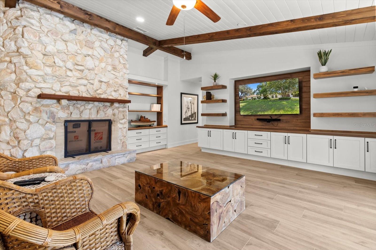 Listing photo id 6 for 827 Kings Bay Drive