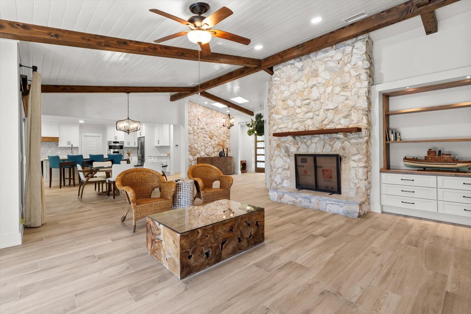 Listing photo id 7 for 827 Kings Bay Drive