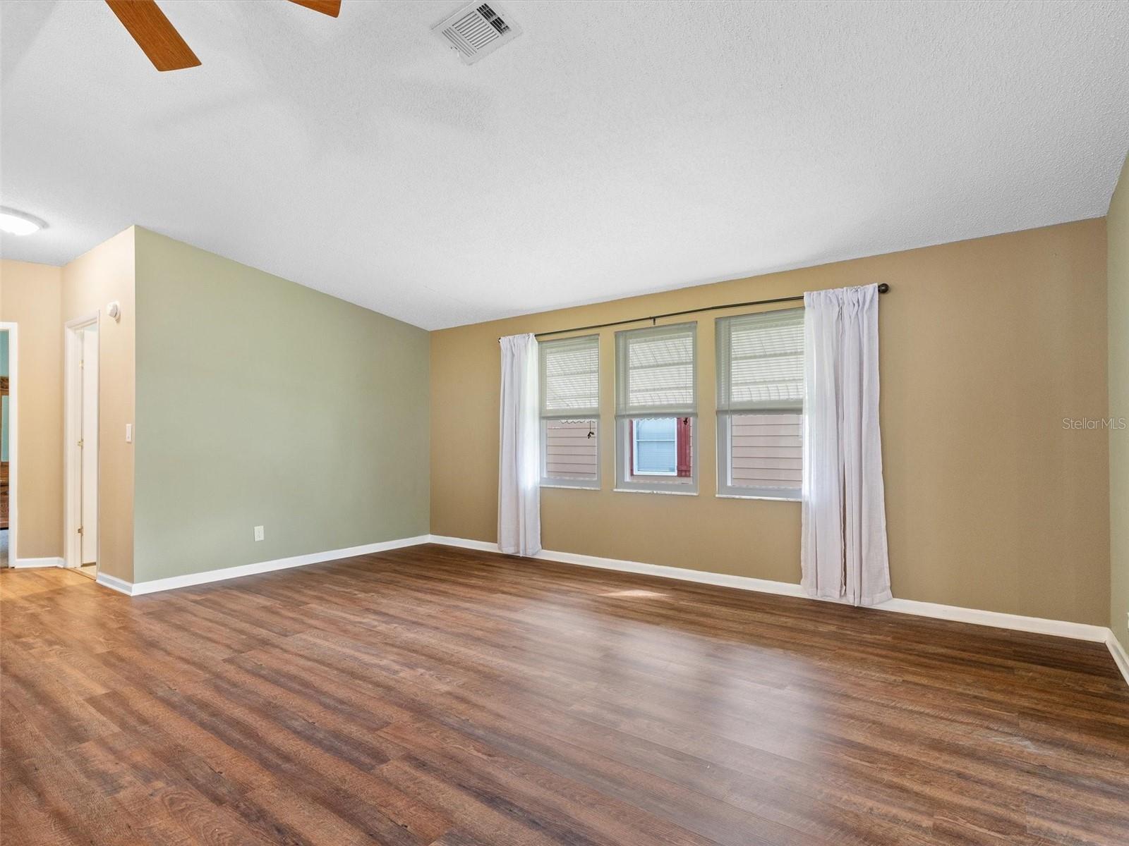 Image 11 of 46 For 1417 Schwartz Boulevard