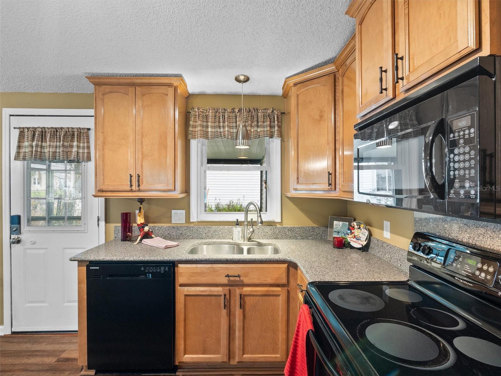 Image 18 of 46 For 1417 Schwartz Boulevard