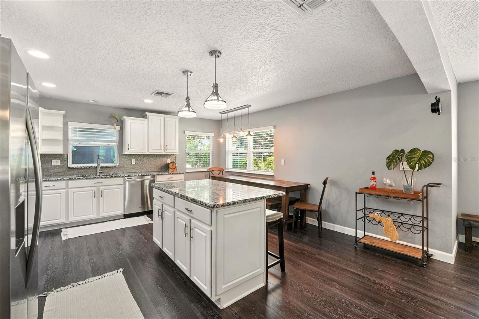 Image 11 of 46 For 327 Lakeview Avenue