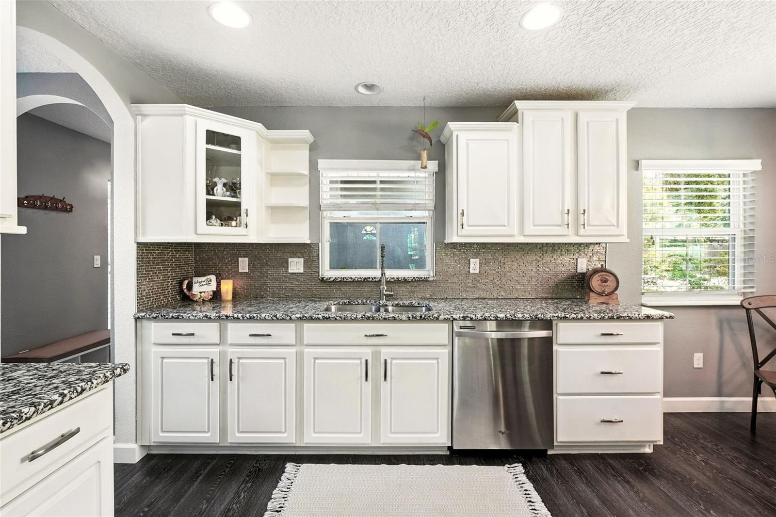 Image 14 of 46 For 327 Lakeview Avenue