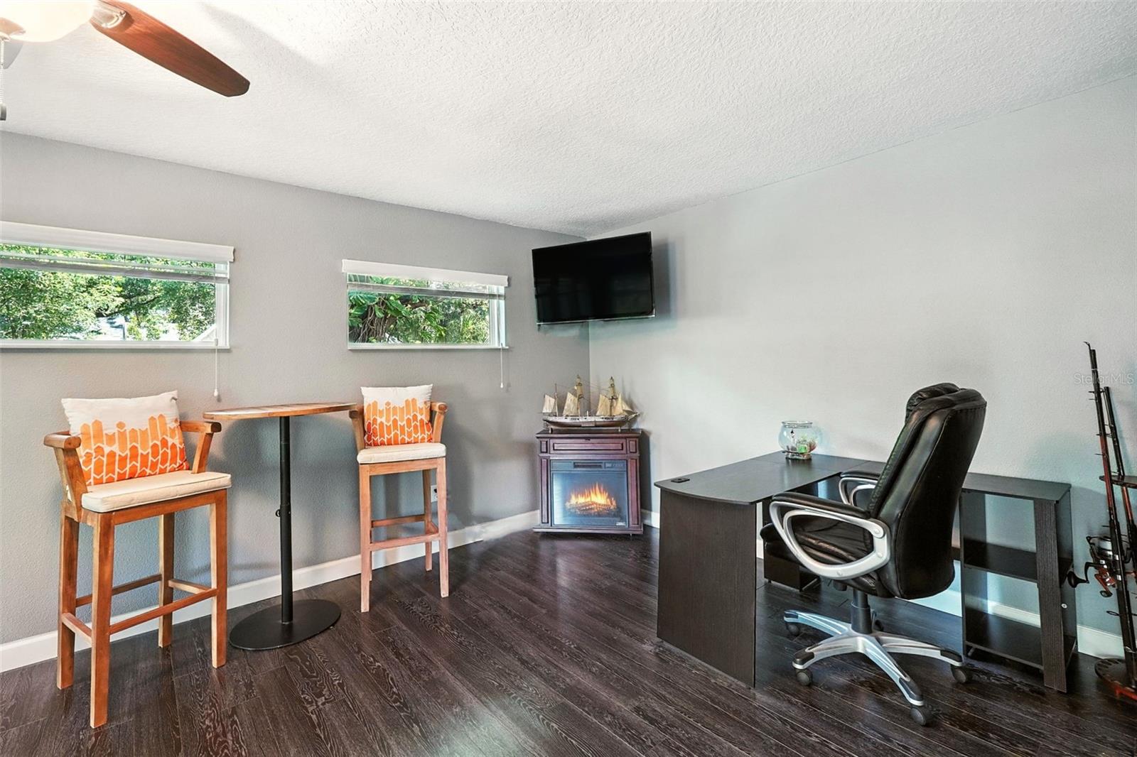 Image 25 of 46 For 327 Lakeview Avenue