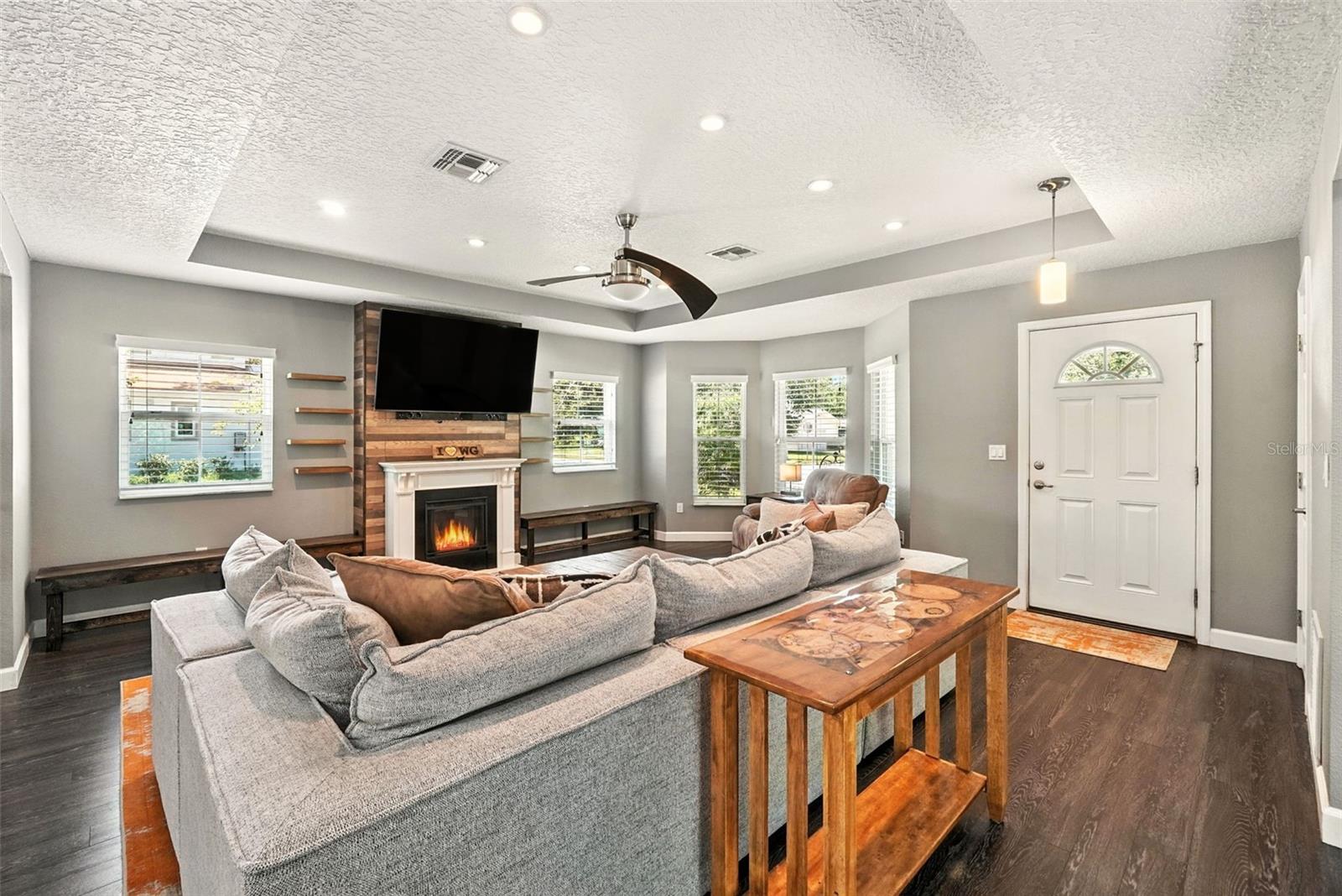 Image 6 of 46 For 327 Lakeview Avenue