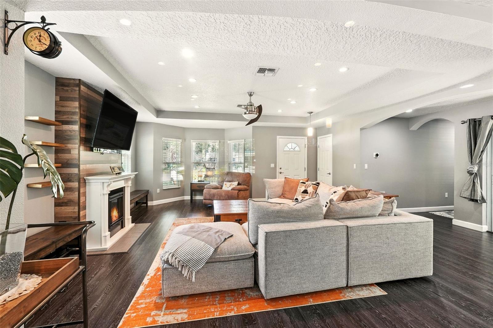 Image 7 of 46 For 327 Lakeview Avenue