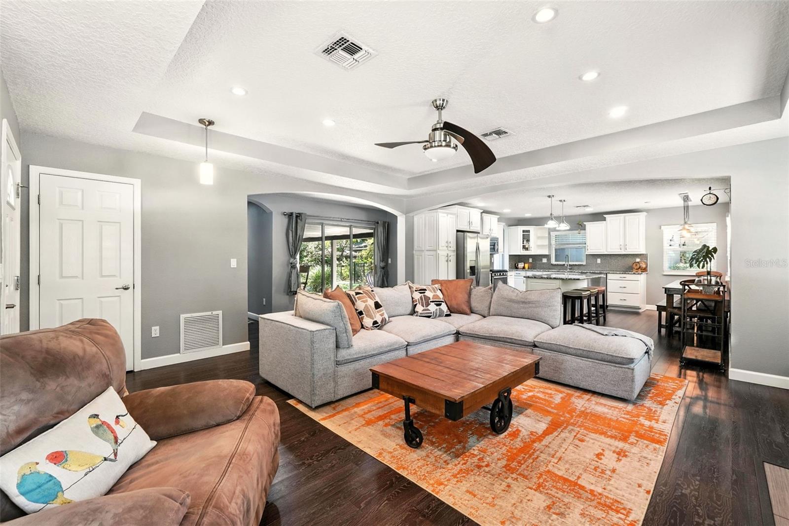 Image 8 of 46 For 327 Lakeview Avenue