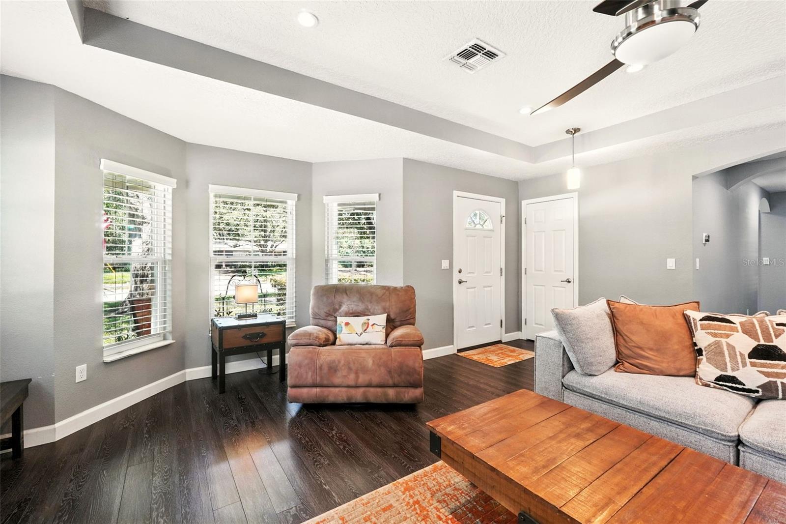 Image 9 of 46 For 327 Lakeview Avenue