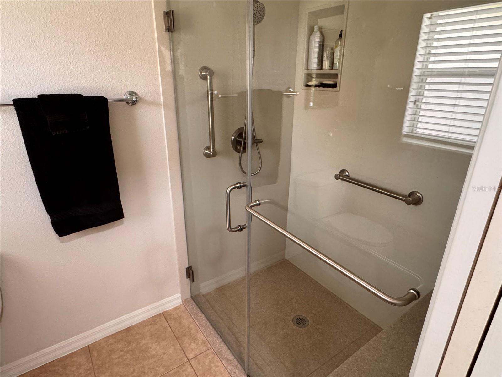 Image 17 of 42 For 1555 Golden Ridge Drive