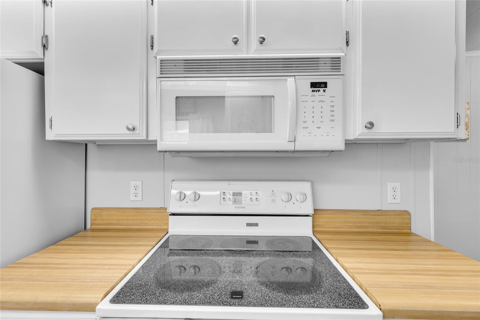 Image 11 of 39 For 24734 Palmetto Drive