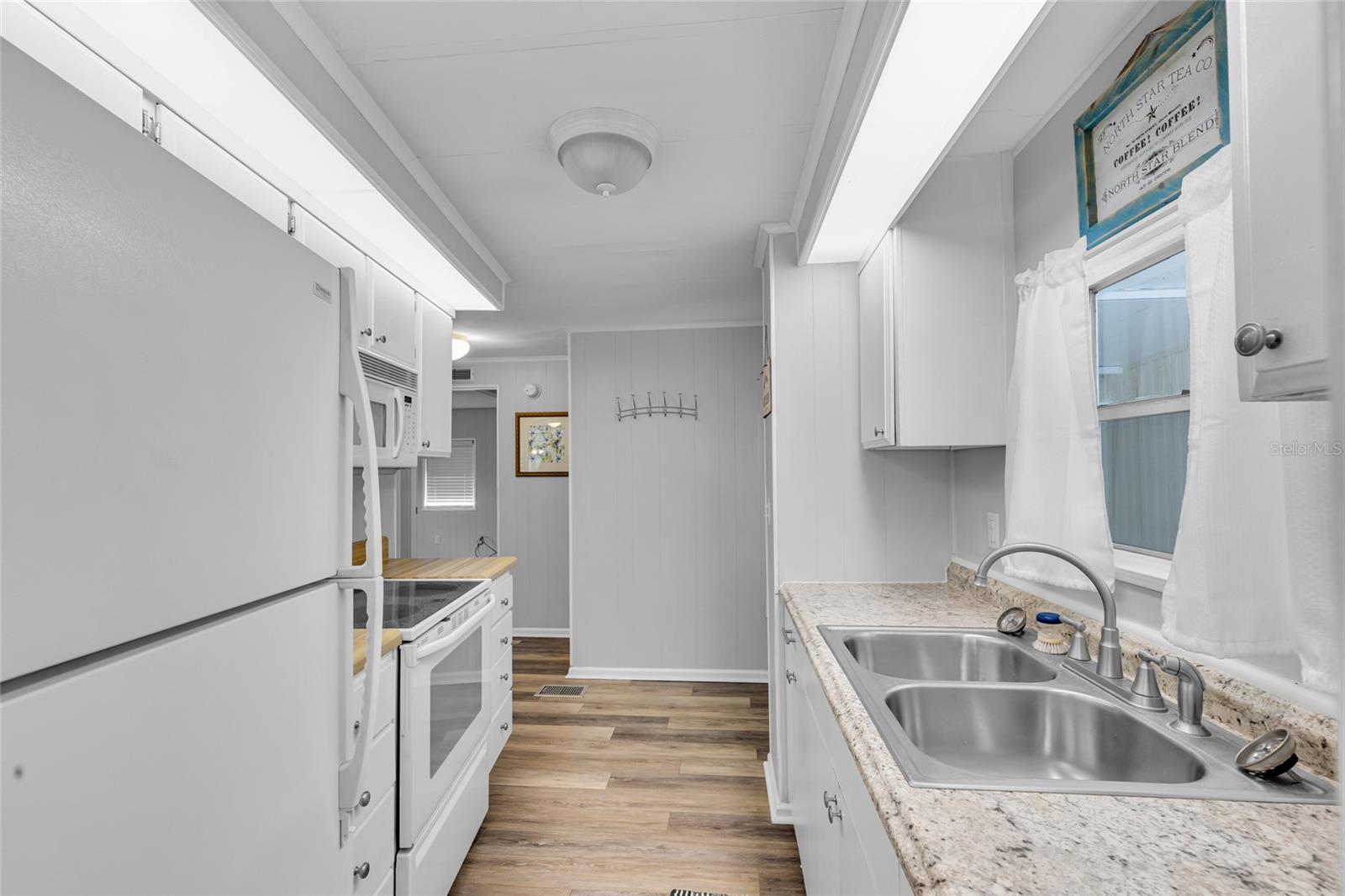 Image 12 of 39 For 24734 Palmetto Drive