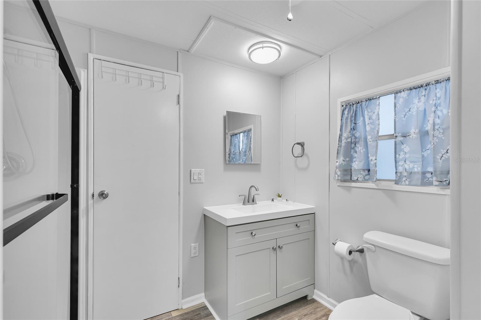 Image 21 of 39 For 24734 Palmetto Drive