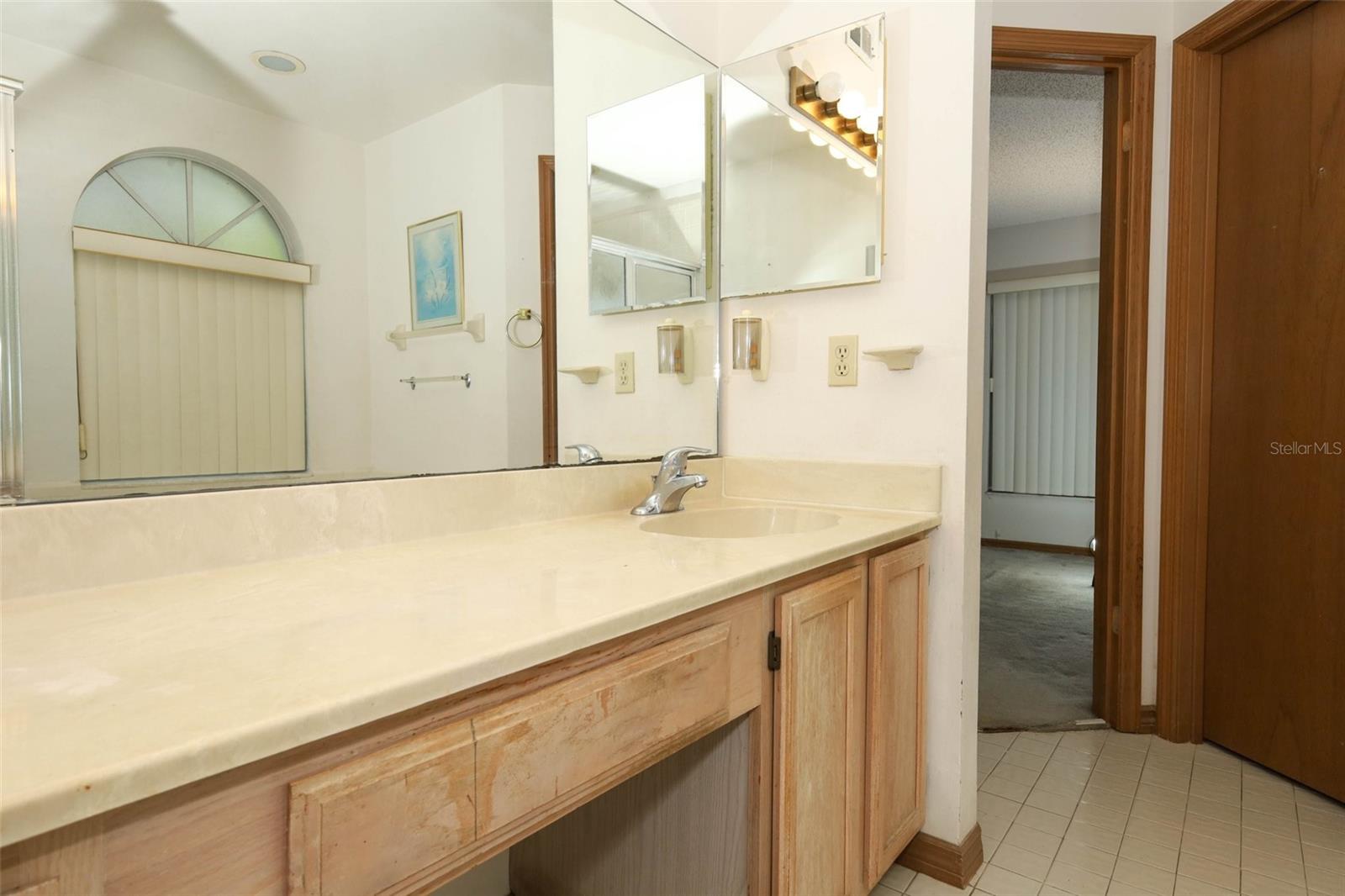 Image 14 of 42 For 1675 Thornhill Circle