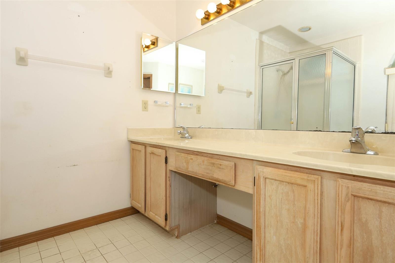 Image 15 of 42 For 1675 Thornhill Circle