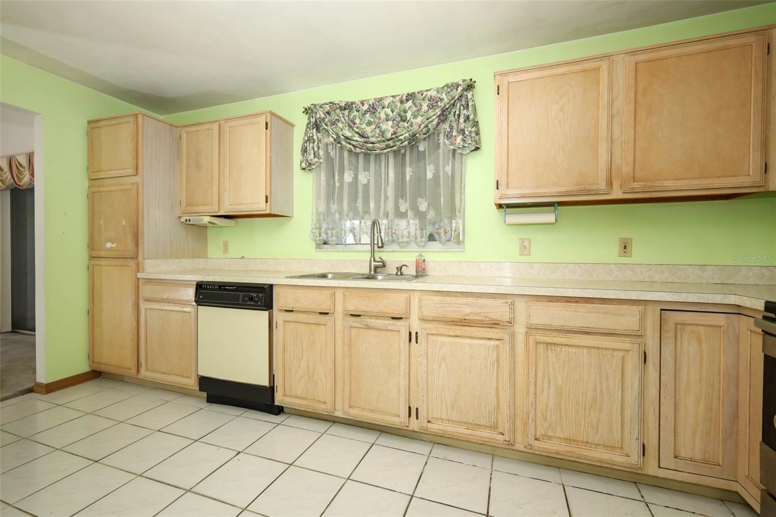 Image 8 of 42 For 1675 Thornhill Circle
