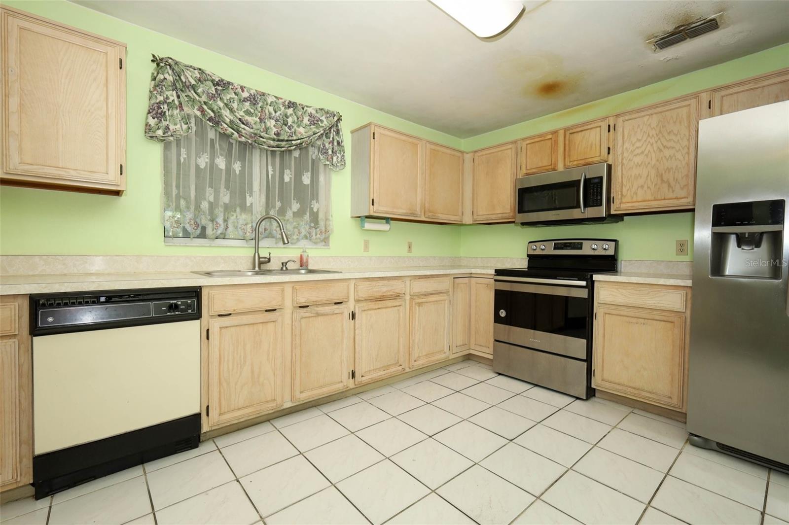Image 9 of 42 For 1675 Thornhill Circle