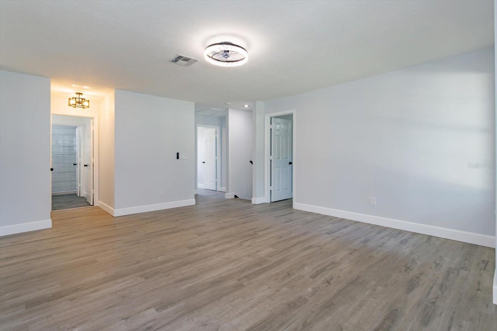 Image 24 of 41 For 2018 Knollcrest Drive