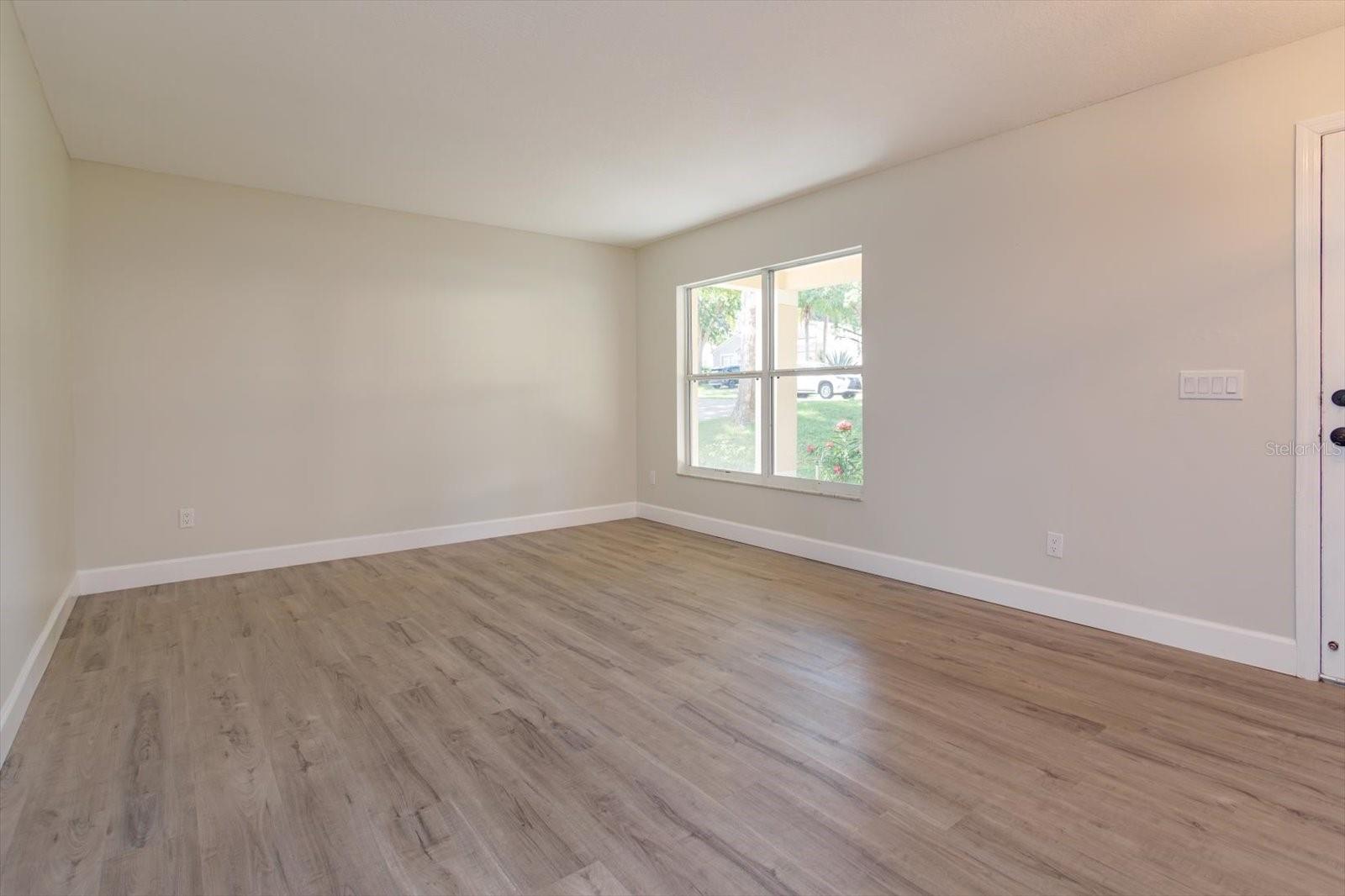 Image 4 of 41 For 2018 Knollcrest Drive