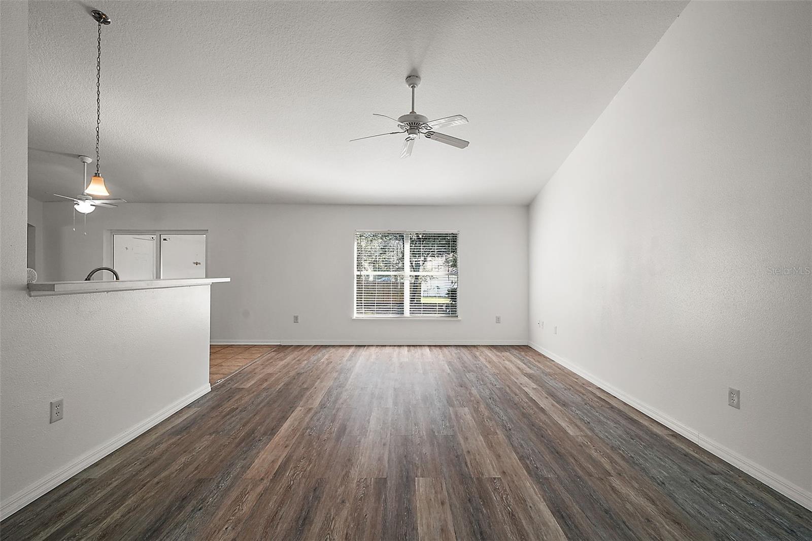 Image 19 of 25 For 1500 Daybreak Drive