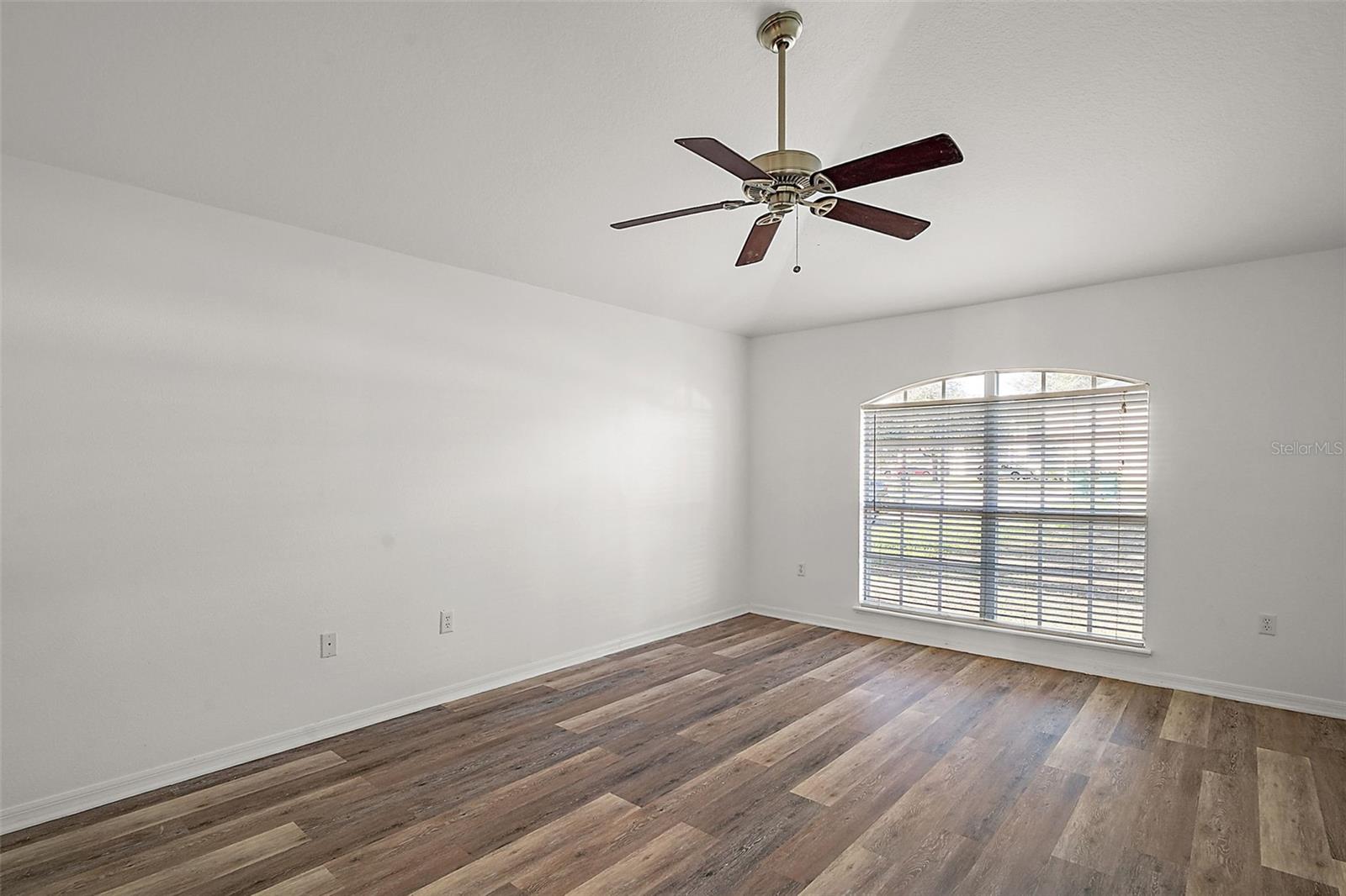 Image 7 of 25 For 1500 Daybreak Drive