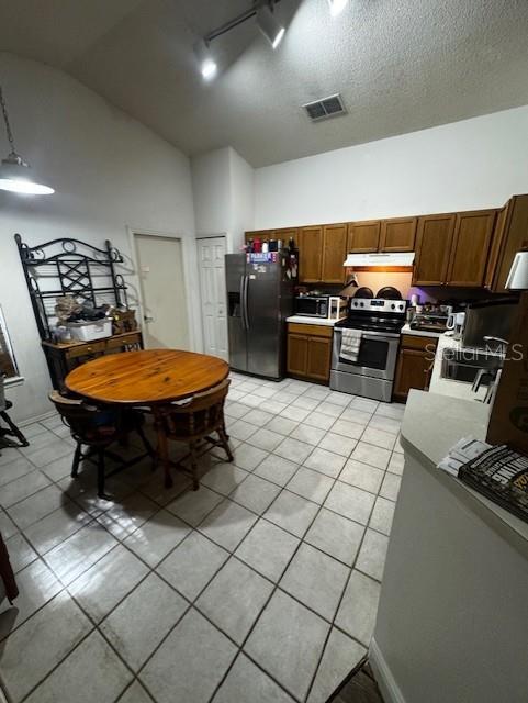 Image 3 of 11 For 704 Kenmoore Court