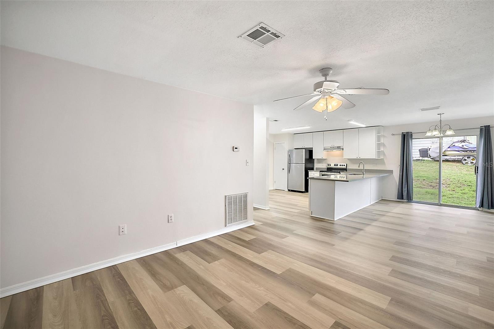 Image 10 of 22 For 202 Fernwood Street