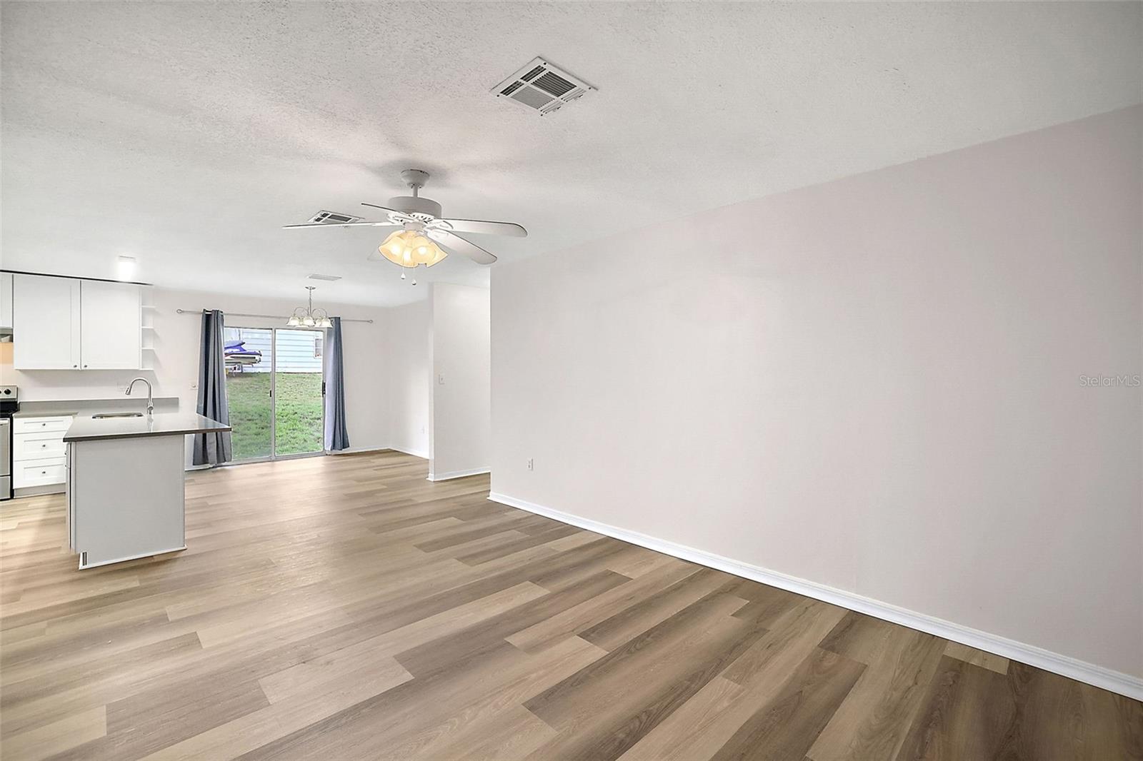 Image 11 of 22 For 202 Fernwood Street