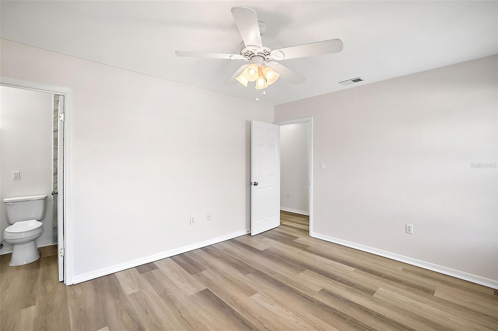 Image 14 of 22 For 202 Fernwood Street