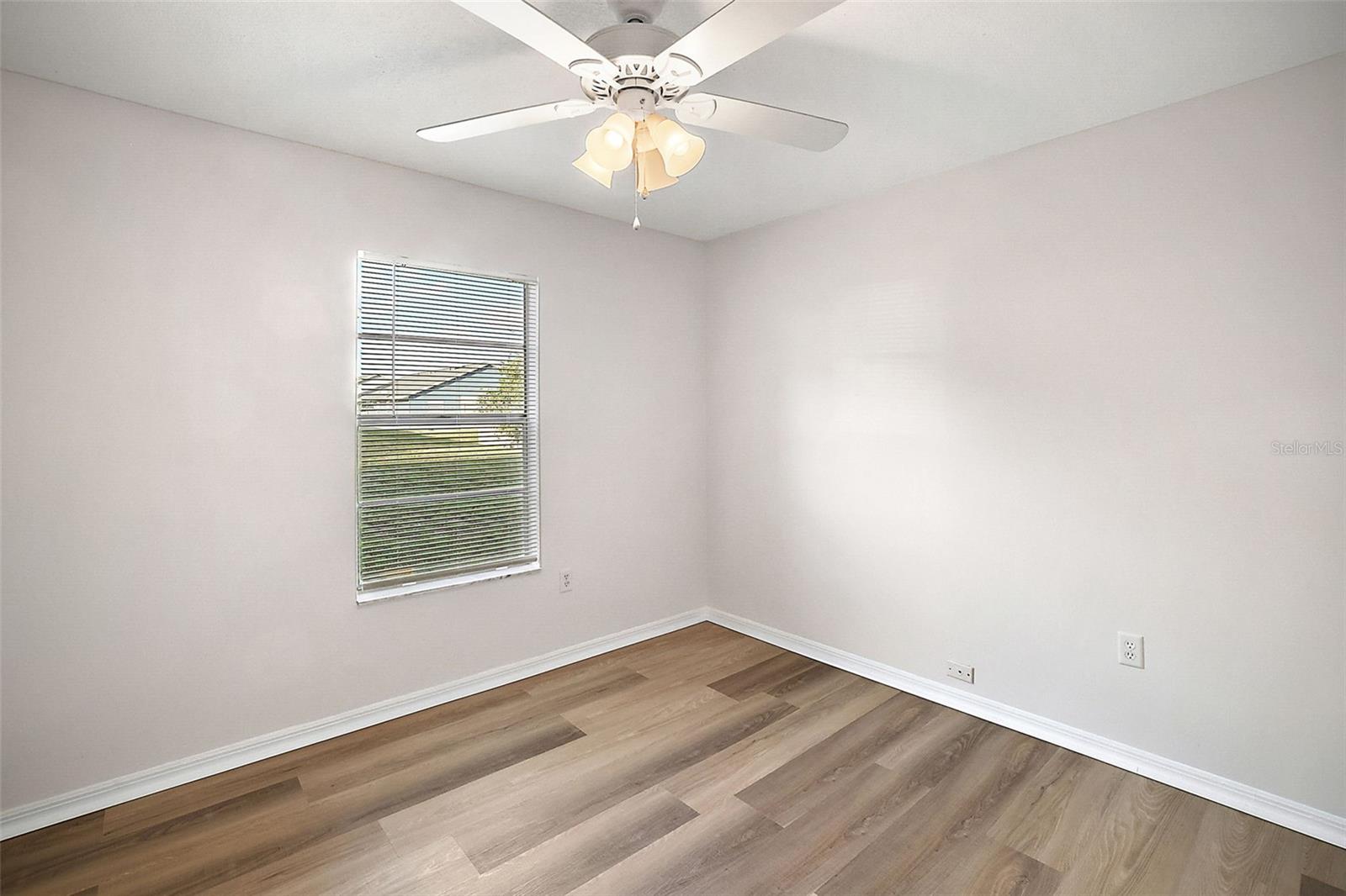 Image 17 of 22 For 202 Fernwood Street