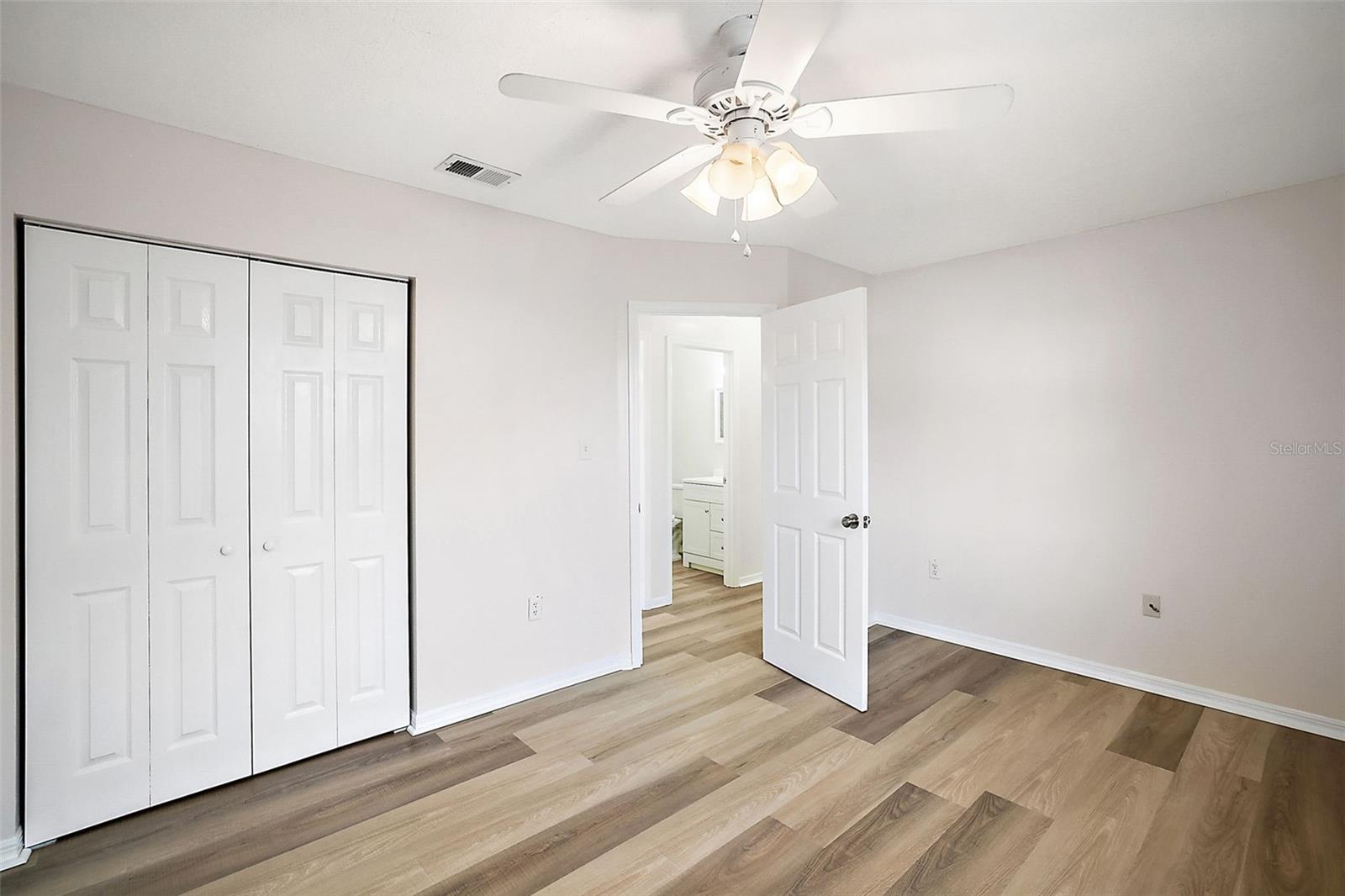 Image 18 of 22 For 202 Fernwood Street