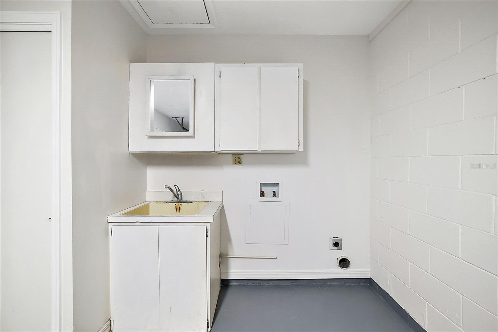 Image 21 of 22 For 202 Fernwood Street