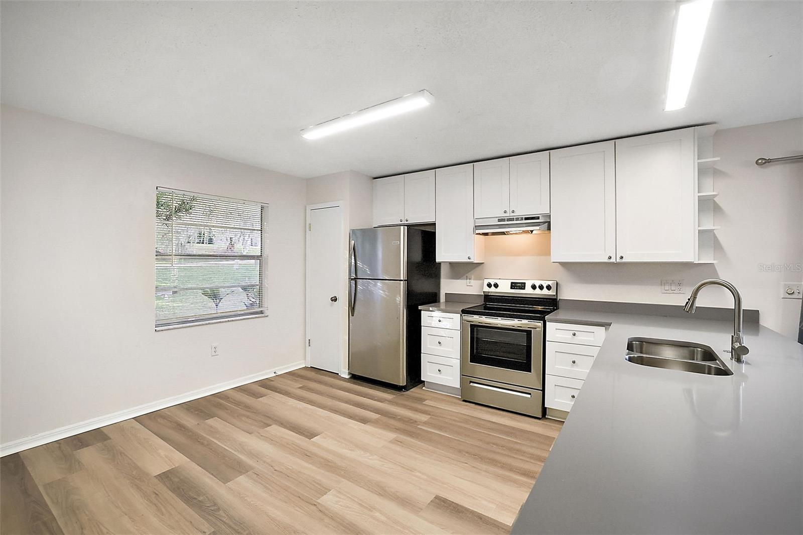 Image 3 of 22 For 202 Fernwood Street