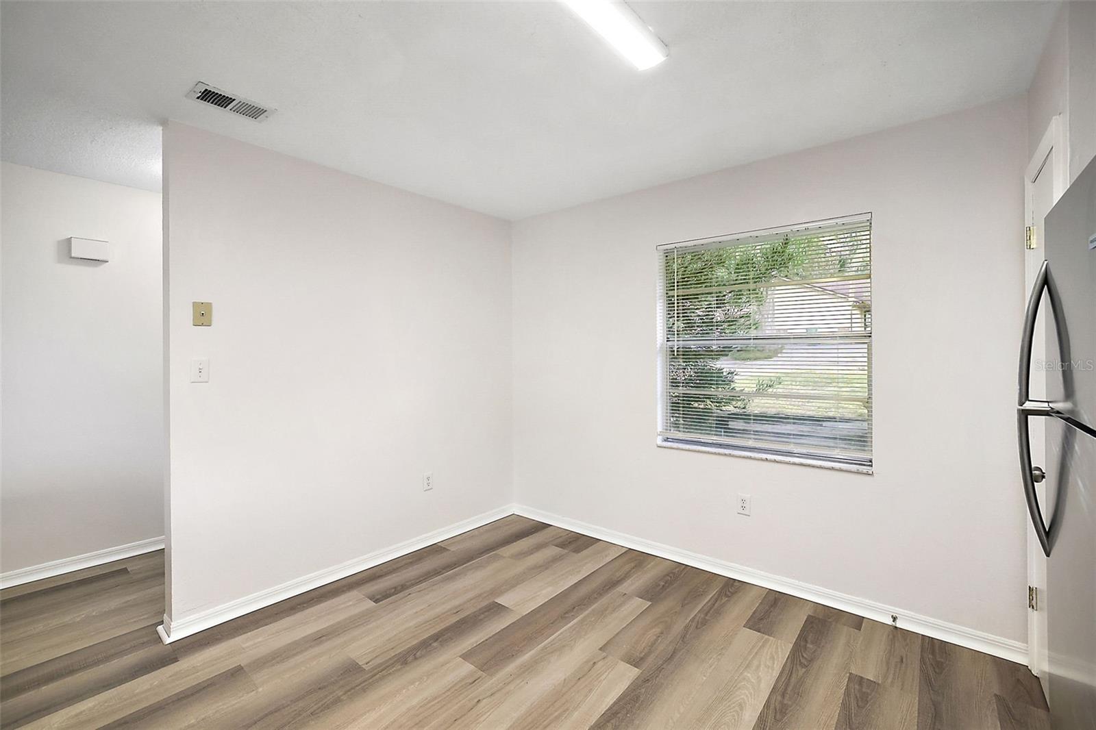 Image 4 of 22 For 202 Fernwood Street