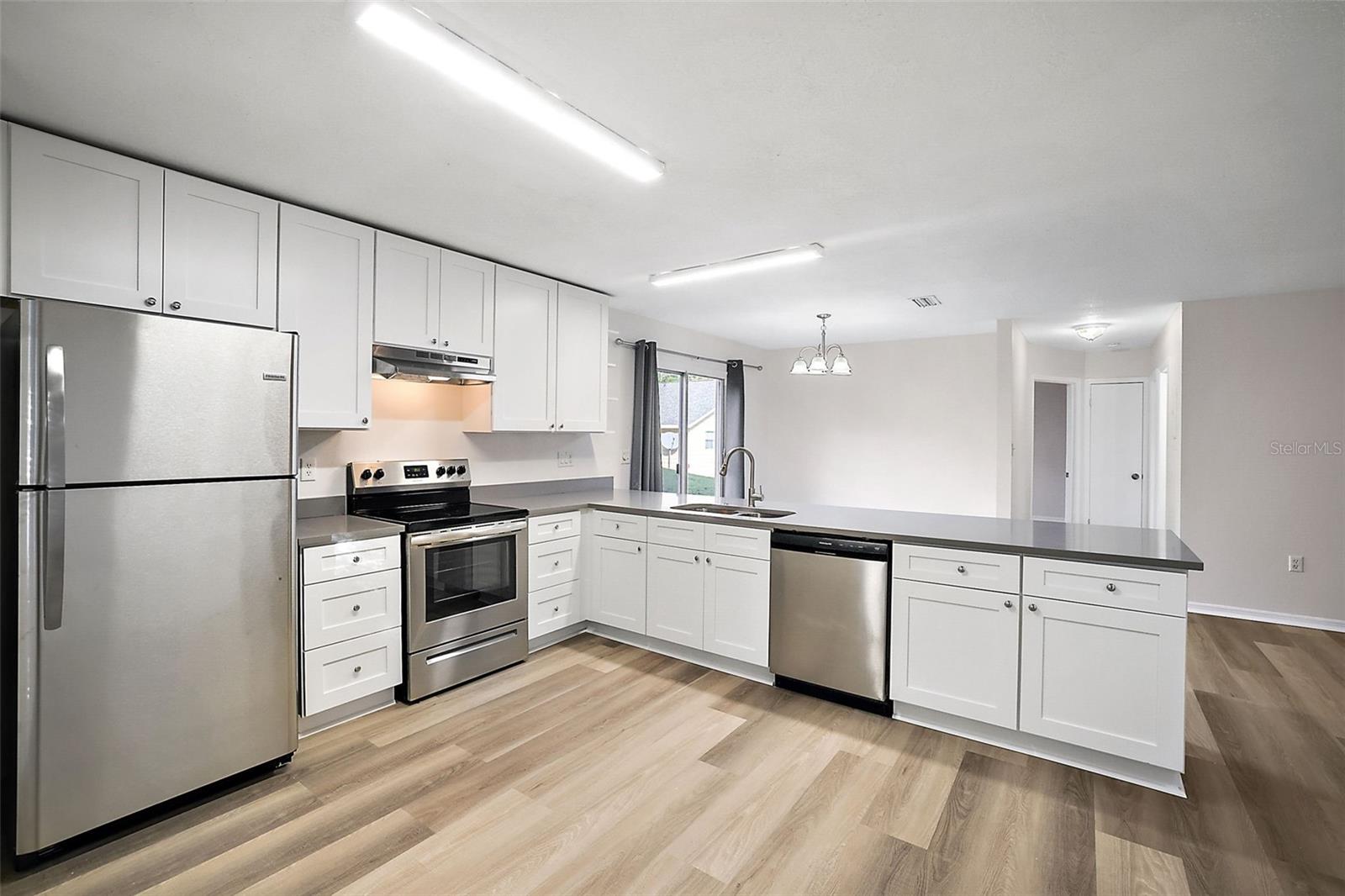 Image 6 of 22 For 202 Fernwood Street