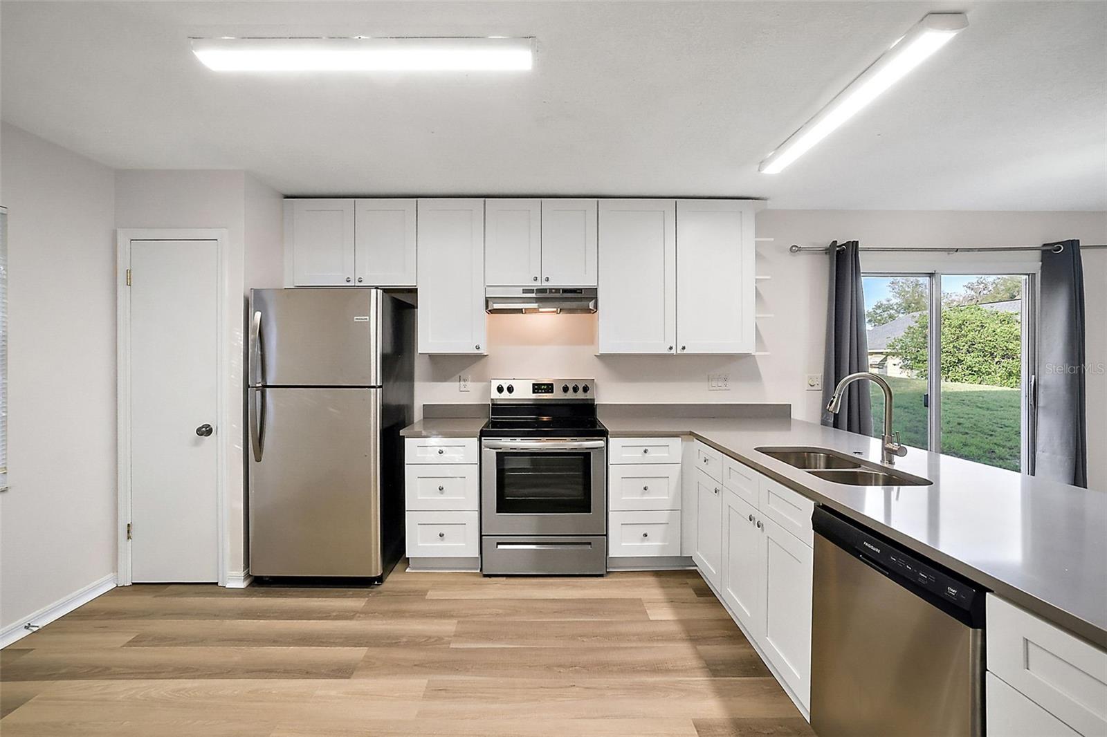 Image 7 of 22 For 202 Fernwood Street