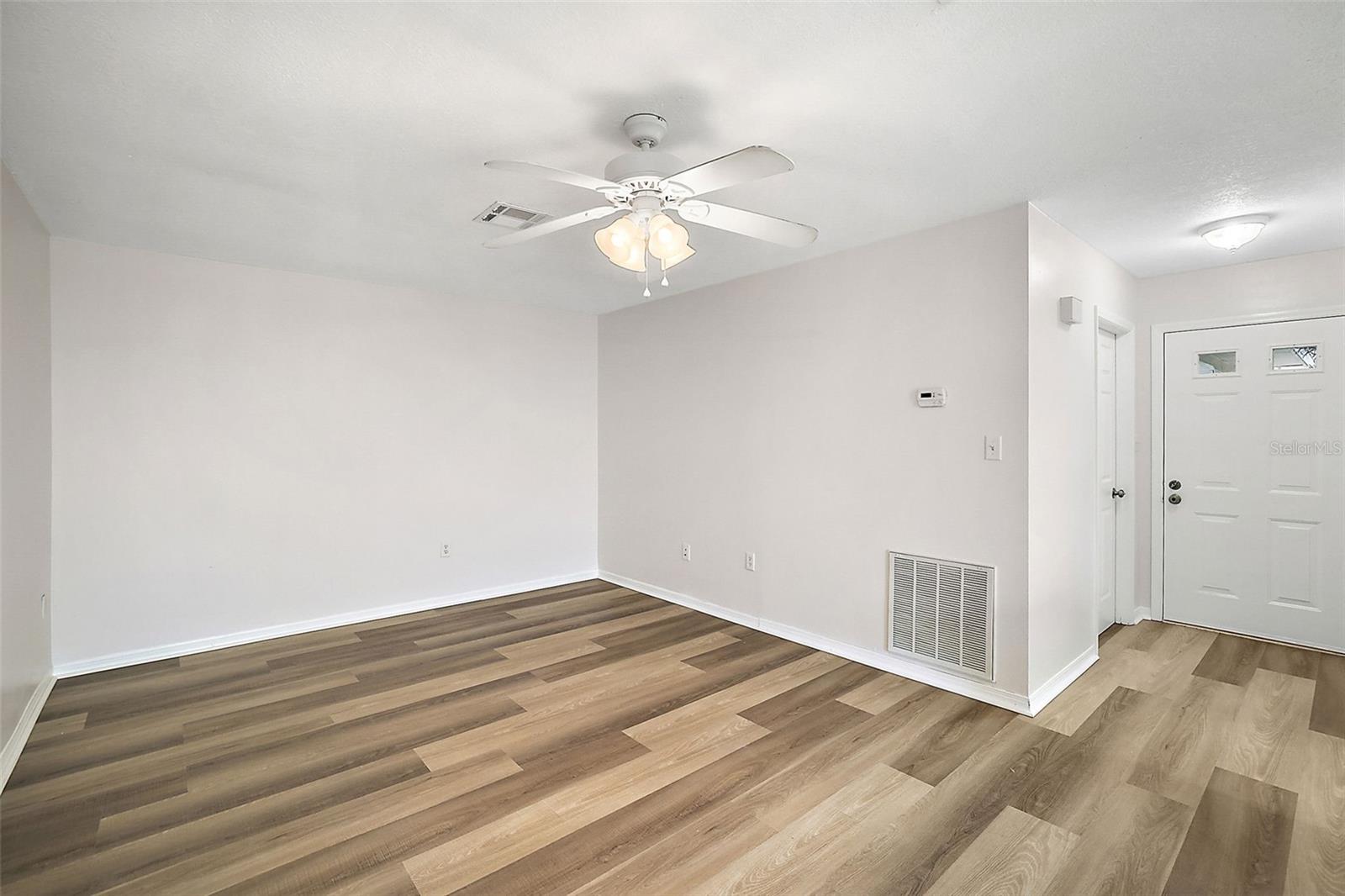 Image 9 of 22 For 202 Fernwood Street