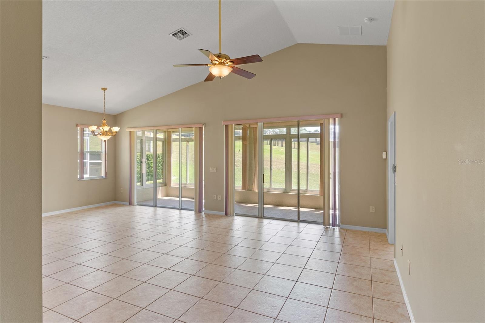 Image 17 of 60 For 890 Summit Greens Boulevard