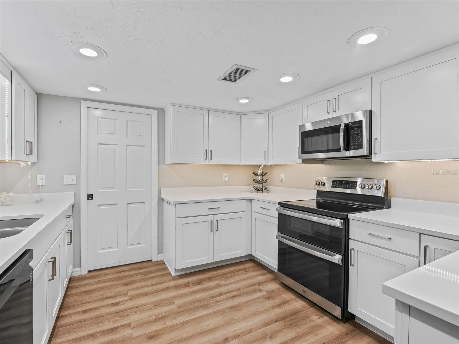 Image 16 of 46 For 4207 Bair Avenue