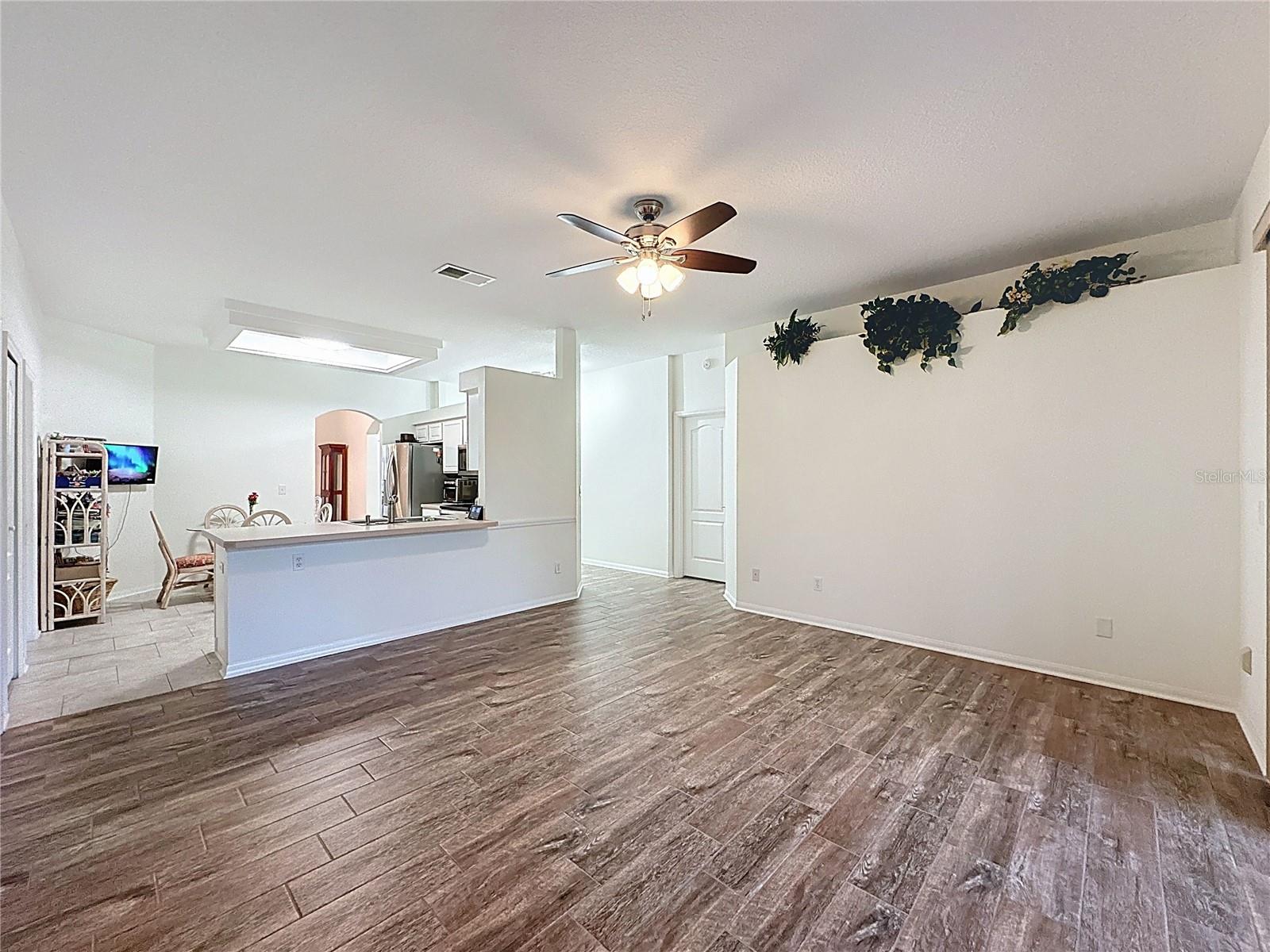 Image 18 of 72 For 2225 Elverson Avenue