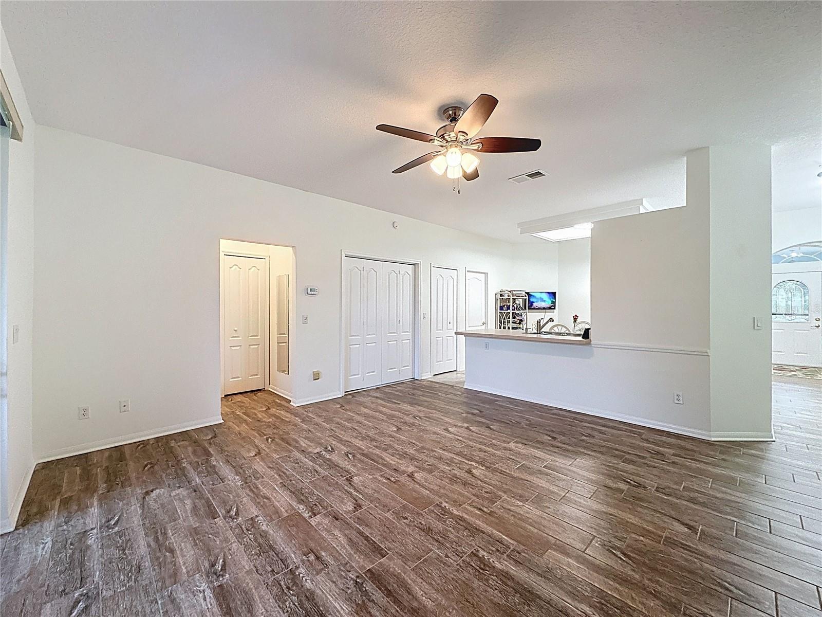 Image 19 of 72 For 2225 Elverson Avenue