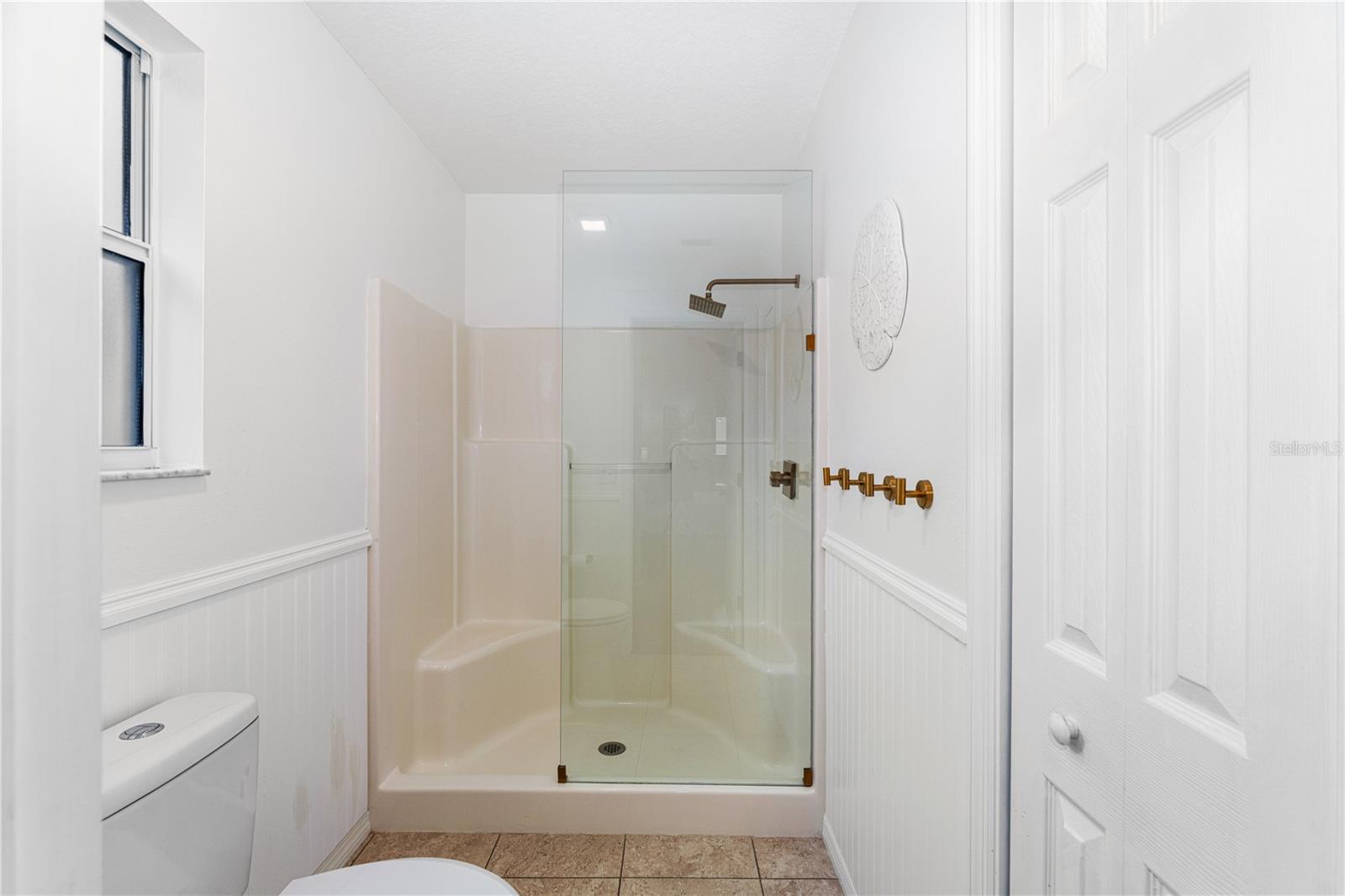Listing photo id 13 for 987 Candler Place