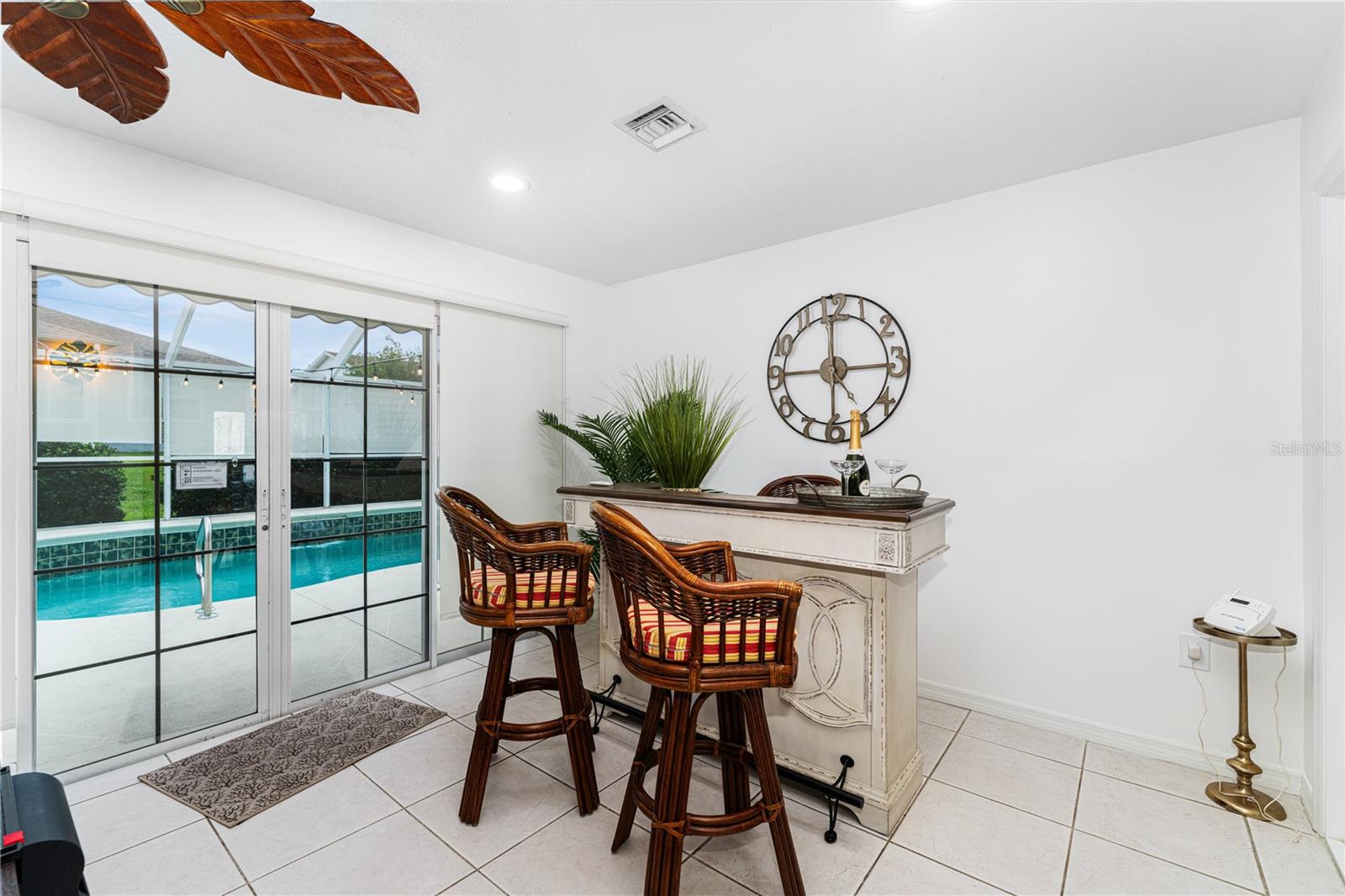 Listing photo id 18 for 987 Candler Place