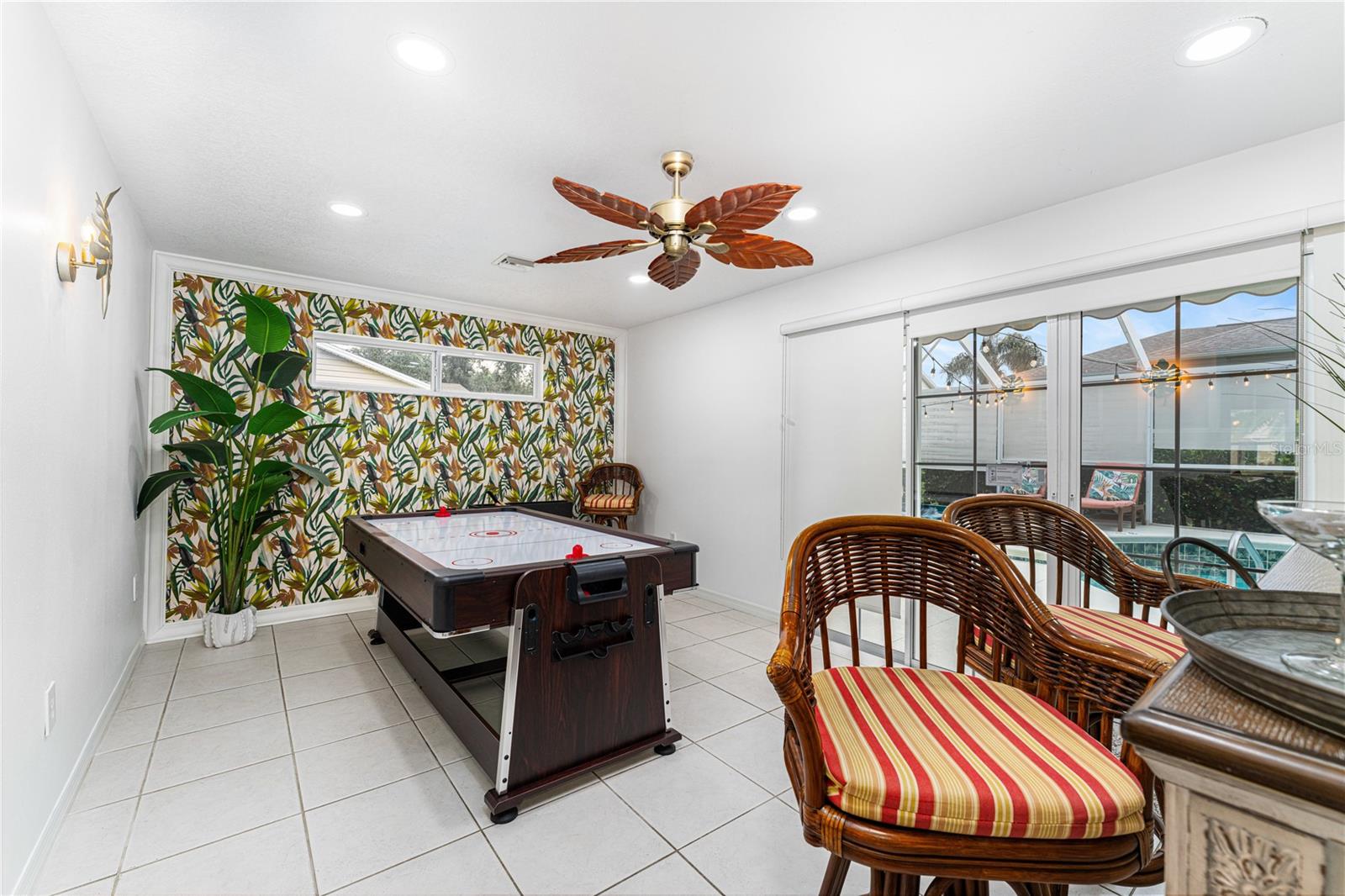 Listing photo id 19 for 987 Candler Place