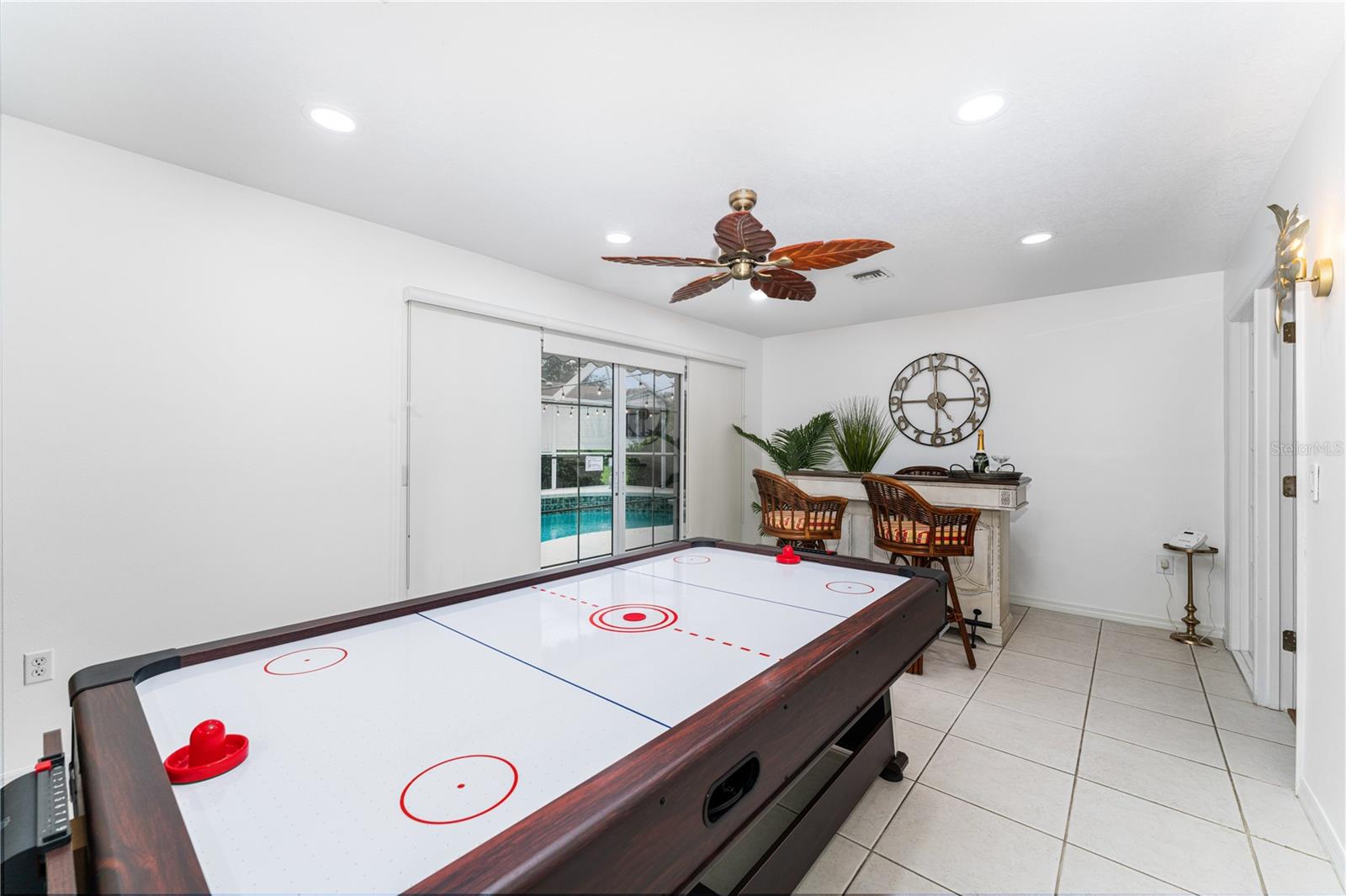 Listing photo id 20 for 987 Candler Place