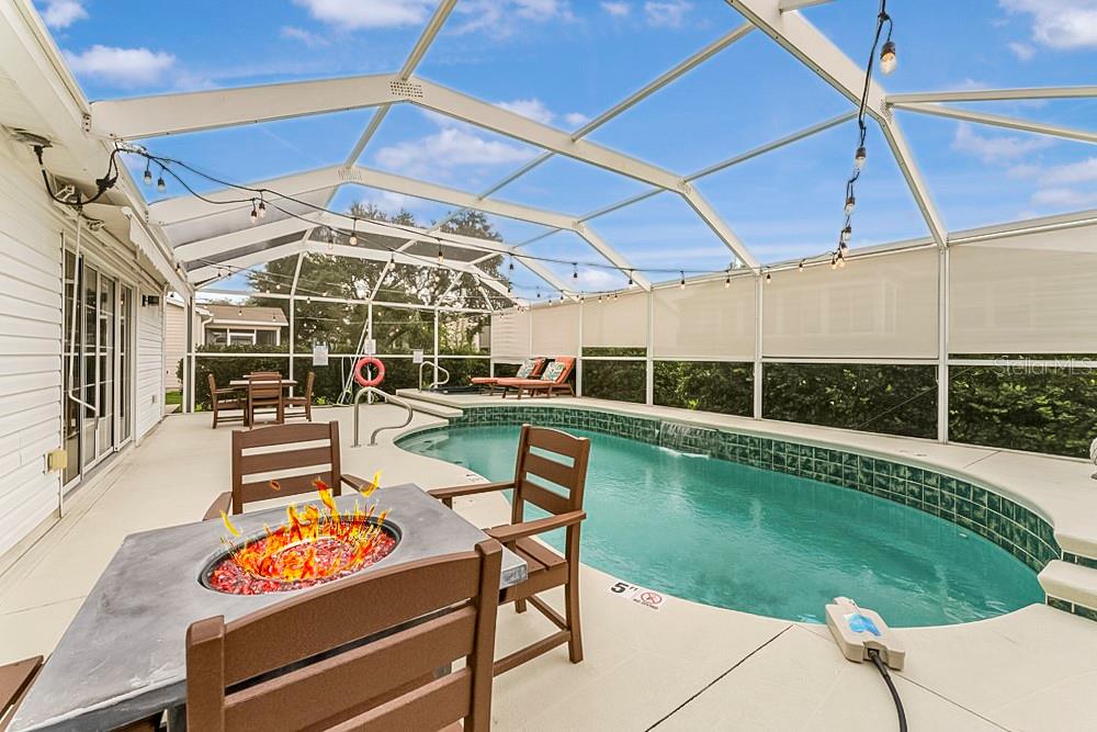 Listing photo id 1 for 987 Candler Place