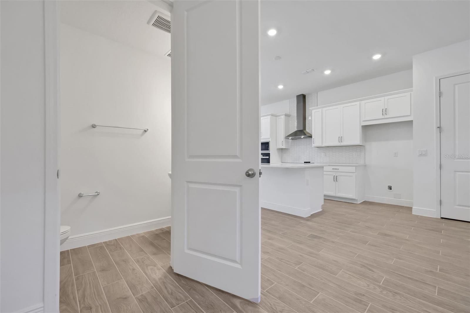 Image 21 of 36 For 2904 Voyager Avenue