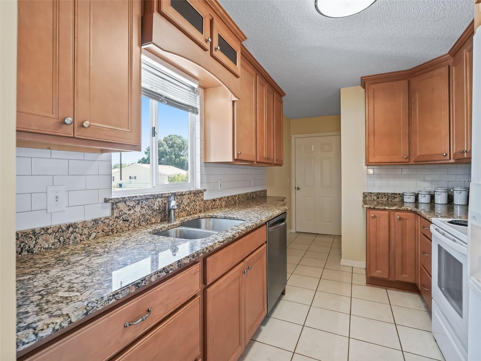 Image 21 of 44 For 9885 177th Lane