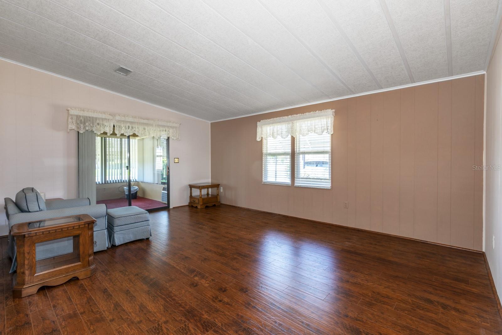 Image 4 of 19 For 1543 Apache Circle